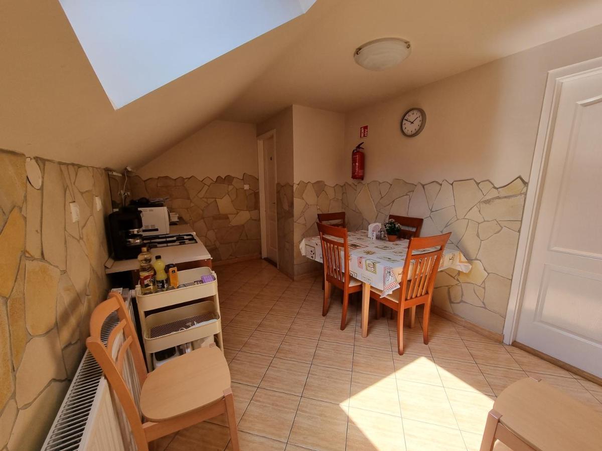 Abigel 2 Vendeghaz Hotell Miskolc Exteriör bild