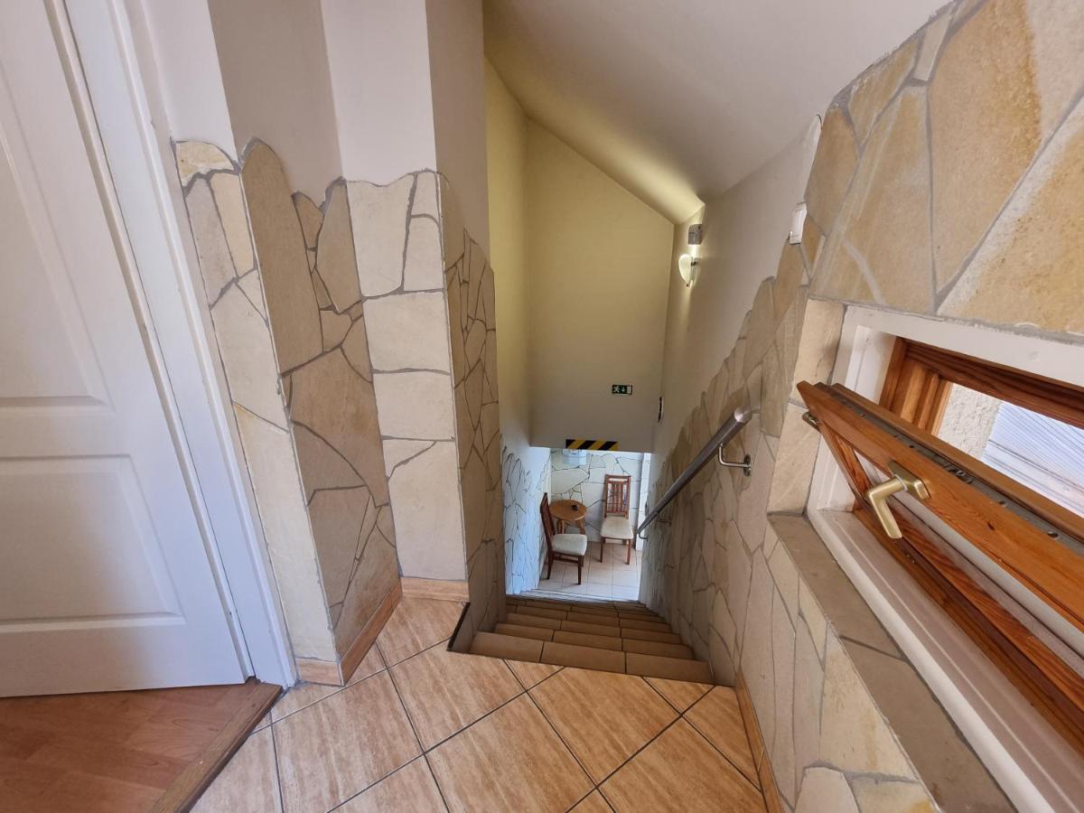 Abigel 2 Vendeghaz Hotell Miskolc Exteriör bild